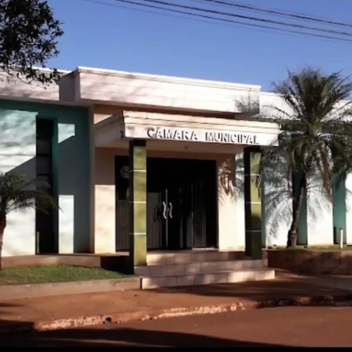 foto da fachada da câmara municipal de marumbi